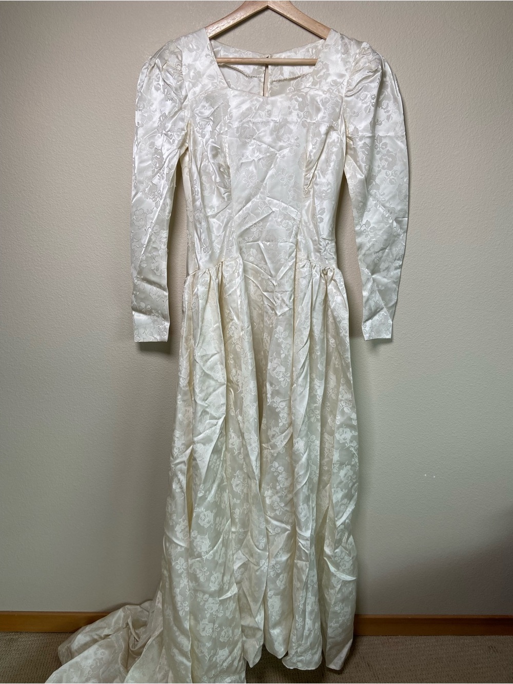Vintage Wedding Dress in Floral Jacquard Long Sleeve Long Train